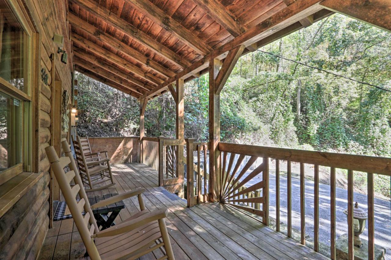 Cabin With Hot Tub And Deck, 3 Mi To Pigeon Forge Sevierville Eksteriør bilde