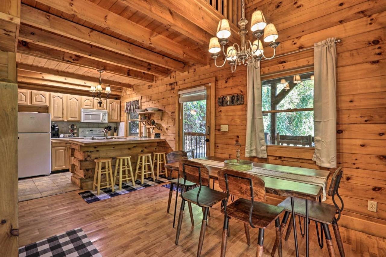 Cabin With Hot Tub And Deck, 3 Mi To Pigeon Forge Sevierville Eksteriør bilde