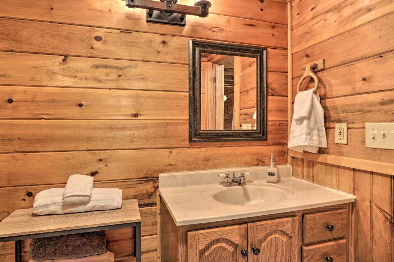 Cabin With Hot Tub And Deck, 3 Mi To Pigeon Forge Sevierville Eksteriør bilde