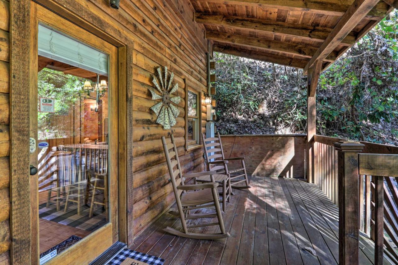 Cabin With Hot Tub And Deck, 3 Mi To Pigeon Forge Sevierville Eksteriør bilde