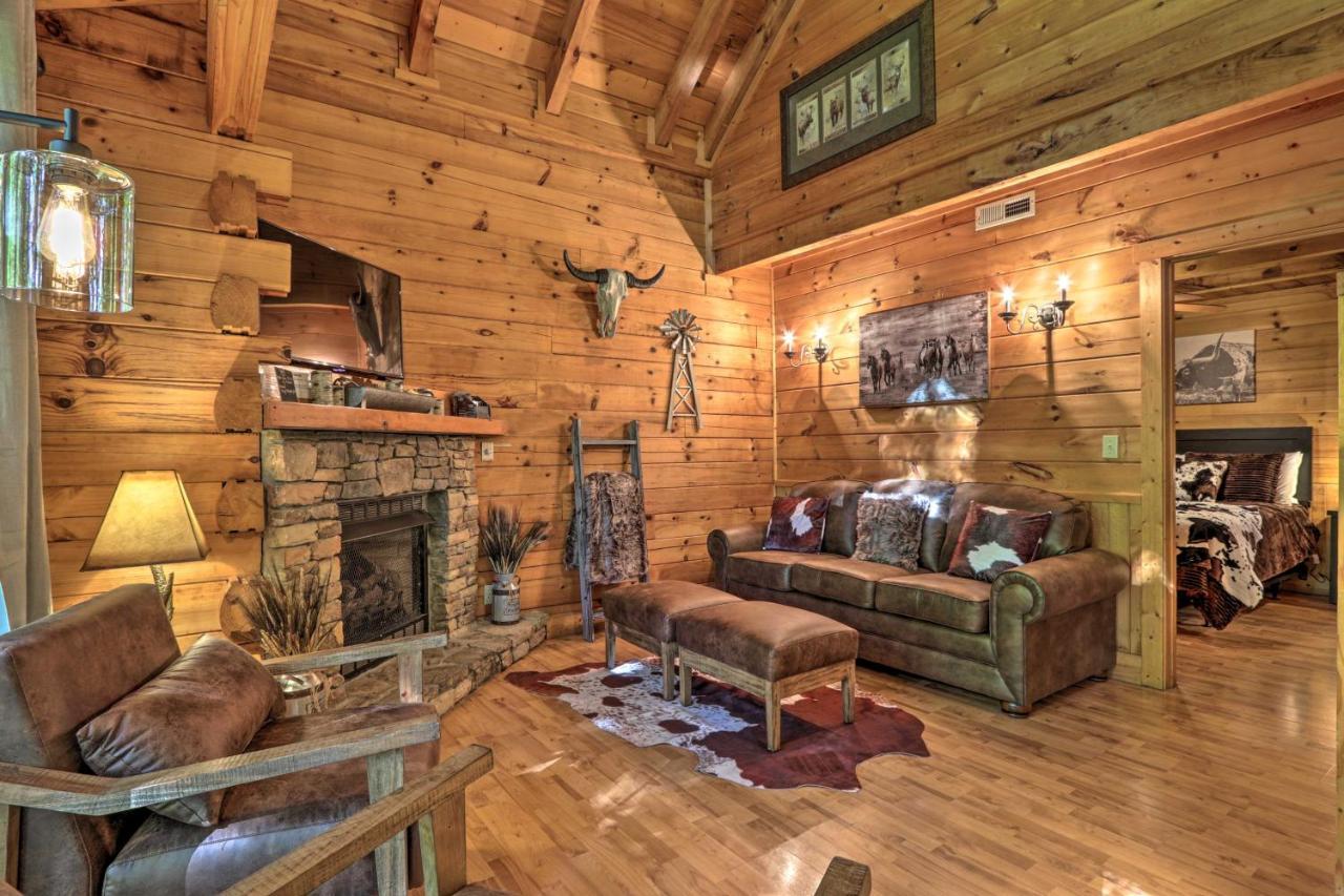 Cabin With Hot Tub And Deck, 3 Mi To Pigeon Forge Sevierville Eksteriør bilde