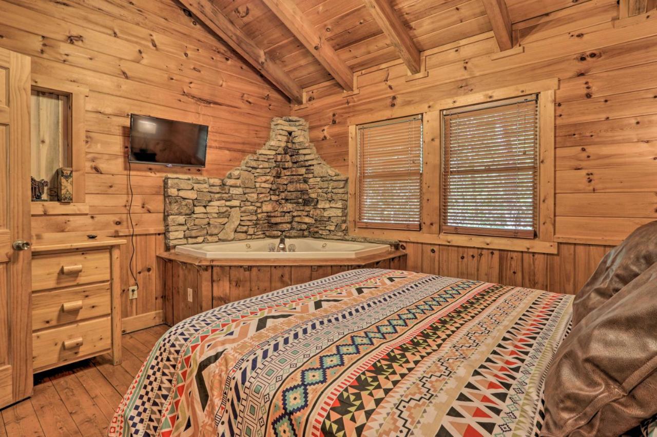 Cabin With Hot Tub And Deck, 3 Mi To Pigeon Forge Sevierville Eksteriør bilde