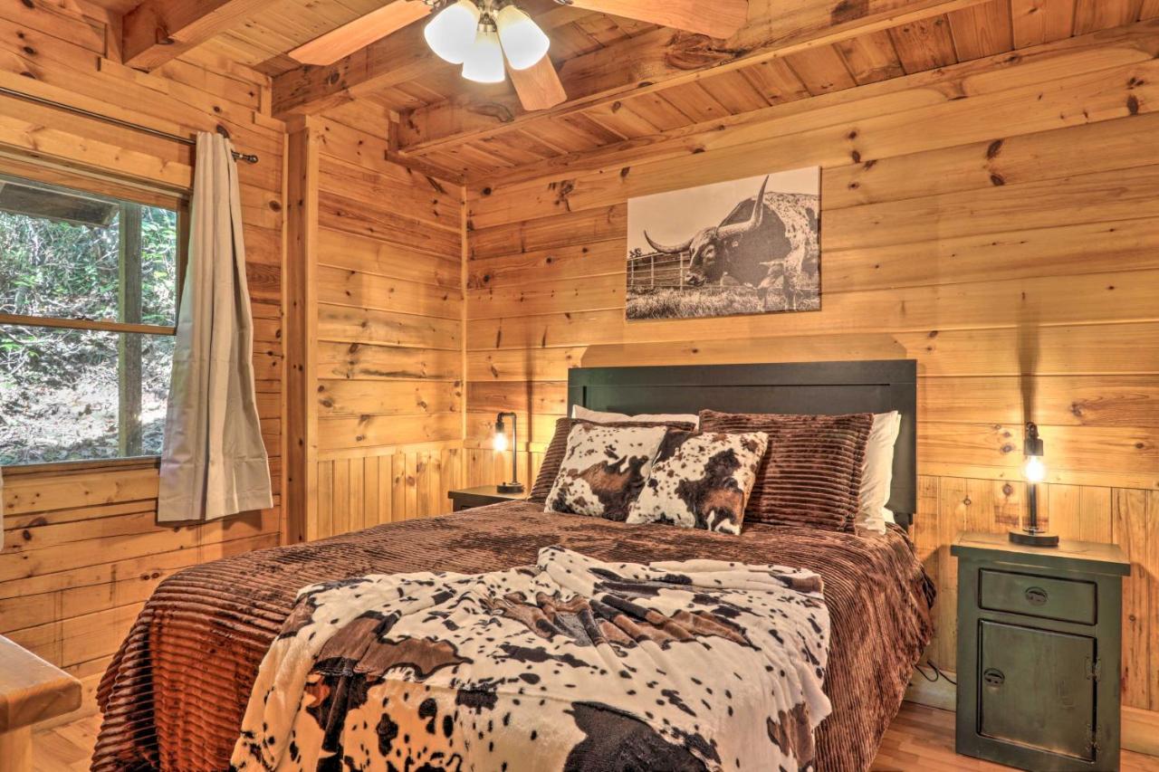 Cabin With Hot Tub And Deck, 3 Mi To Pigeon Forge Sevierville Eksteriør bilde